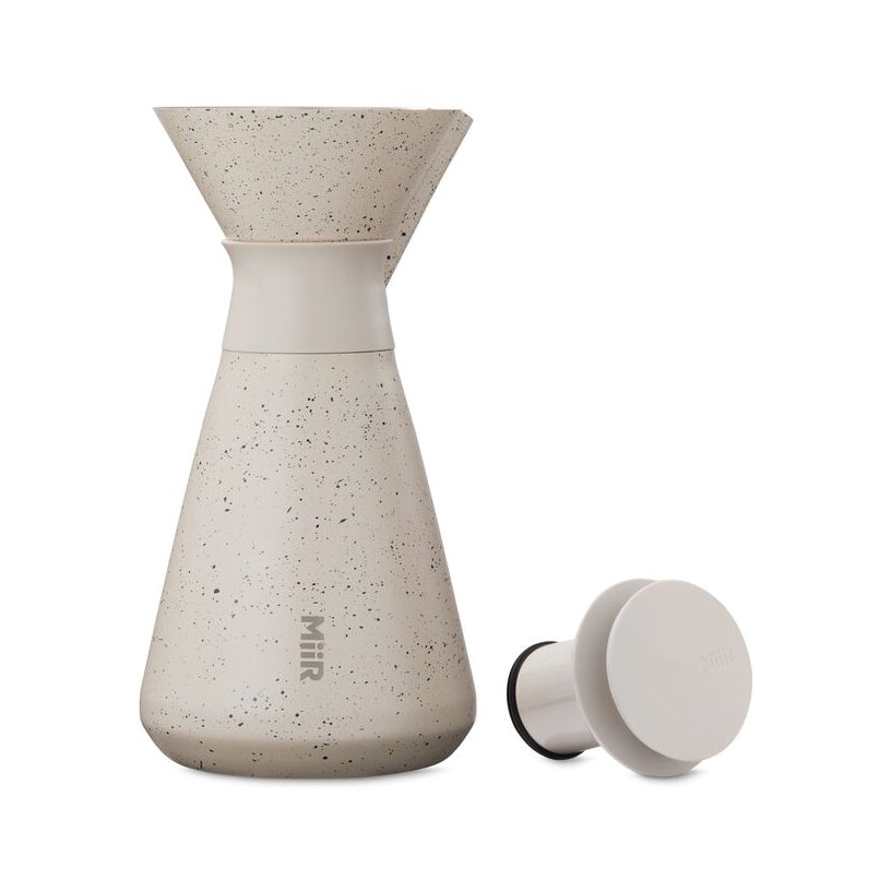 new-standard-carafe-k8 WebPDP-33oz_New_Standard_Carafe_Desert_Tan_Speckle_Studio__CAR1SVOS224_Front_Lid_Staged.jpg