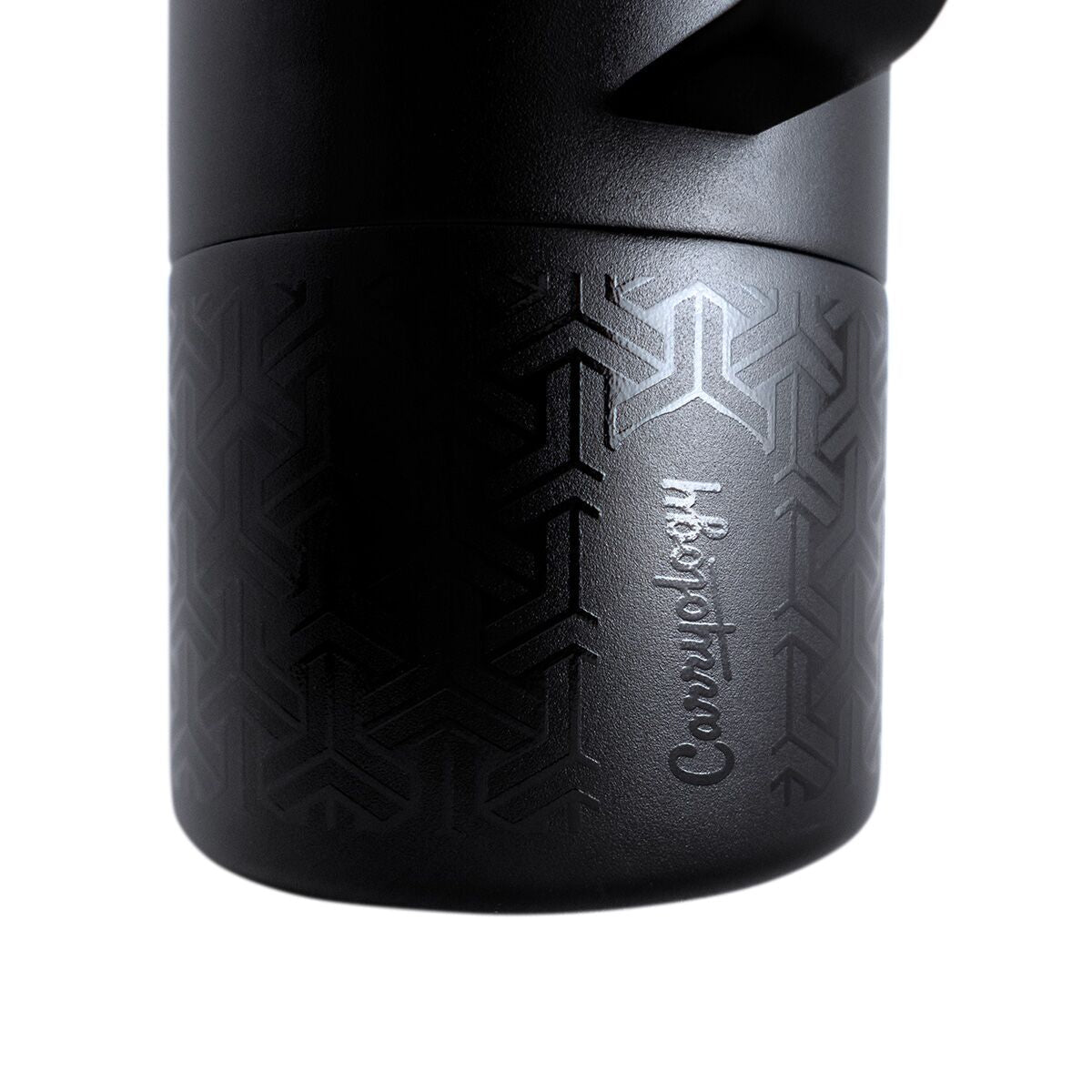 miir-x-carryology-tomo-b2 WebPDP-MiiR_x_Carryology_Tomo_Studio_Closeup__TOM1SV33402_12.10.25.jpg